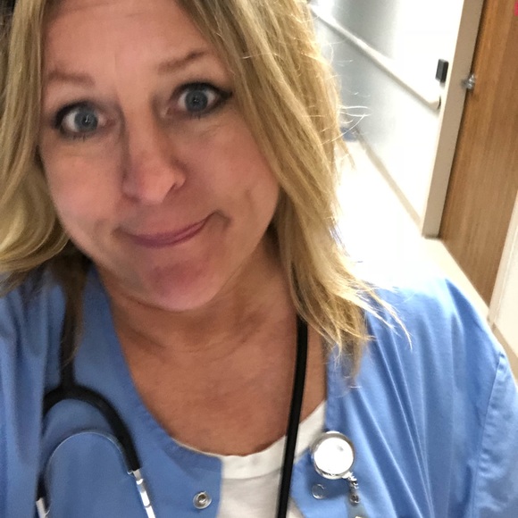 Meet your Posher, Traci - Picture 2 of 7